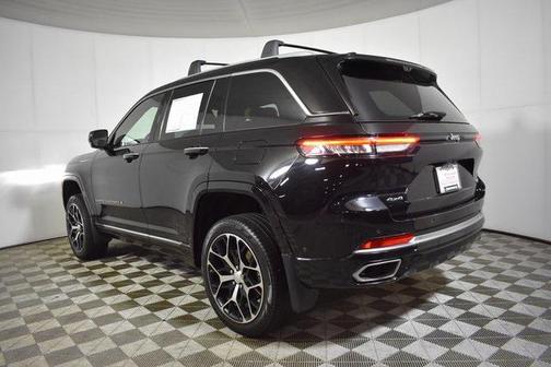 2022 Jeep Grand Cherokee Summit