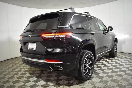 2022 Jeep Grand Cherokee Summit