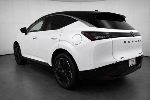 Everest White Pearl Tricoat/Super Black 2026 Nissan Murano Platinum