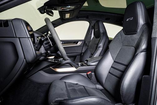 2025 Porsche Cayenne GTS