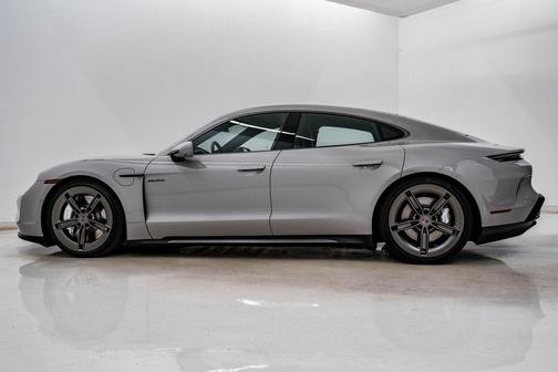 2025 Porsche Taycan Turbo