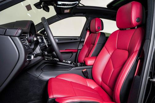 Jet Black Metallic 2026 Porsche Macan Macan