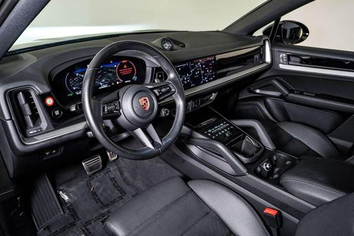 Black 2024 Porsche Cayenne Cayenne
