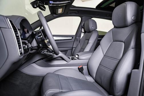 2023 Porsche Cayenne Platinum Edition