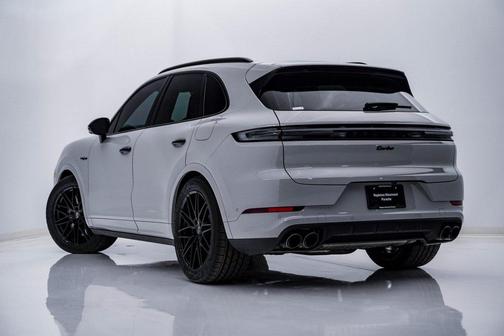 2025 Porsche Cayenne Turbo S