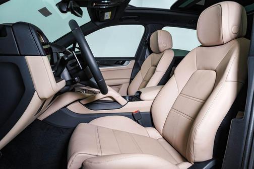 Chromite Black Metallic 2026 Porsche Cayenne S