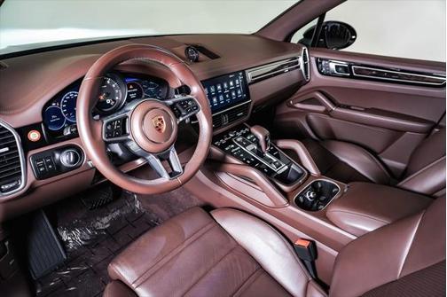 2023 Porsche Cayenne Platinum Edition