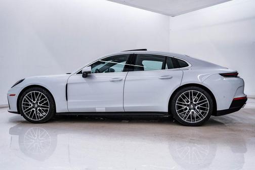 2026 Porsche Panamera 4