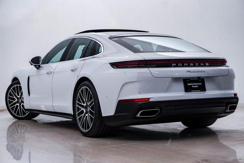 2026 Porsche Panamera 4