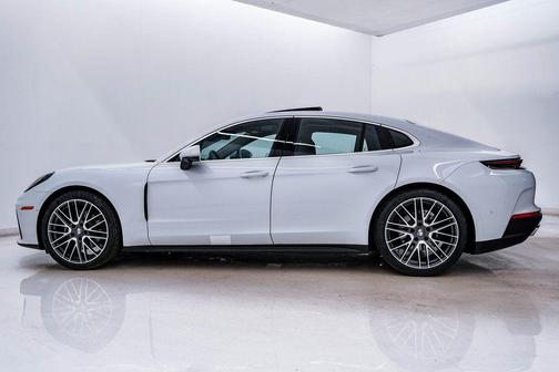 2026 Porsche Panamera 4