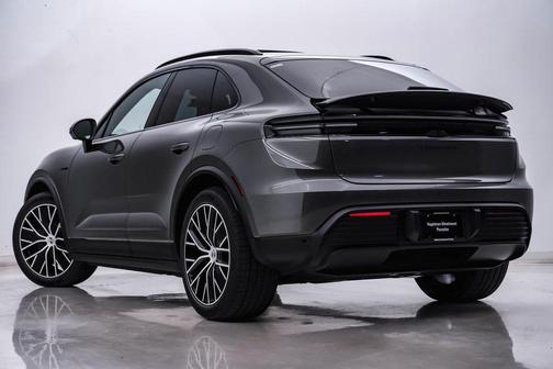 2025 Porsche Macan 4S
