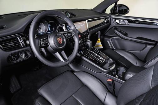 2025 Porsche Macan S