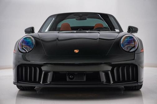 Oak Green Metallic Neo 2026 Porsche 911 Targa 4 GTS