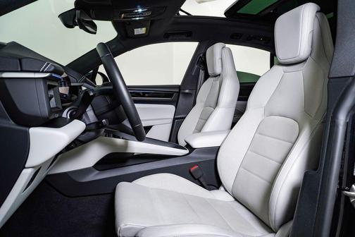 Jet Black Metallic 2025 Porsche Macan T