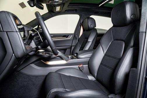 Algarve Blue Metallic 2026 Porsche Cayenne Cayenne Turbo E-Hybrid