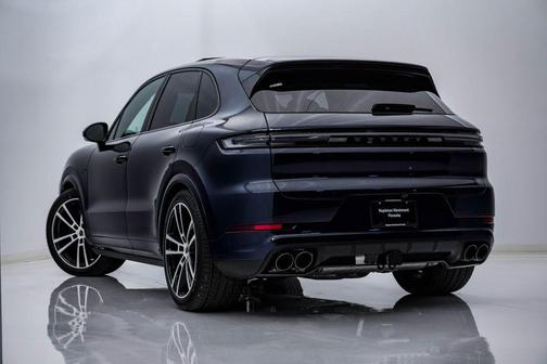 Algarve Blue Metallic 2026 Porsche Cayenne Cayenne Turbo E-Hybrid