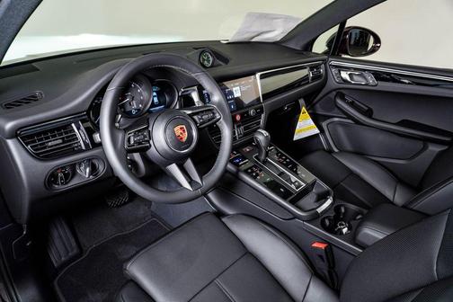 Copper Ruby Metallic 2026 Porsche Macan Macan