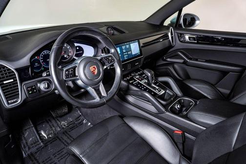 Dolomite Silver Metallic 2020 Porsche Cayenne Cayenne