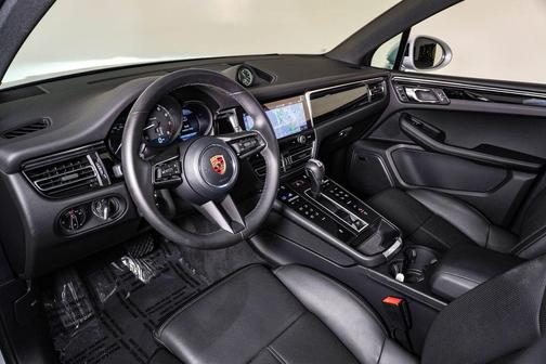 Dolomite Silver Metallic 2026 Porsche Macan T