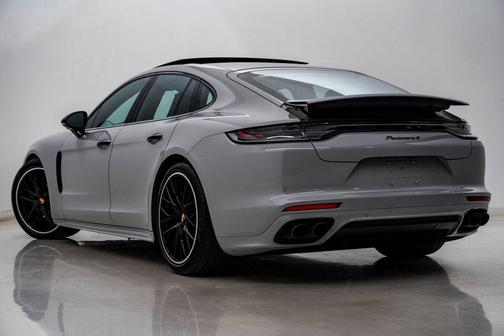 2023 Porsche Panamera 4 Platinum Edition
