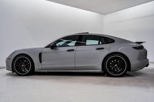 2023 Porsche Panamera 4 Platinum Edition