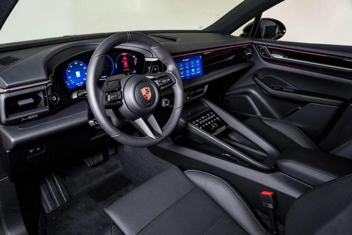 2026 Porsche Macan 4