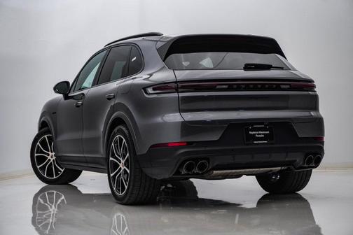 Quartzite Grey Metallic 2026 Porsche Cayenne E-Hybrid