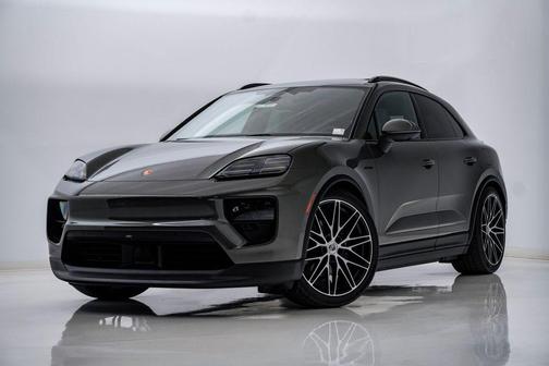 Aventurine Green Metallic 2026 Porsche Macan Macan Electric 4