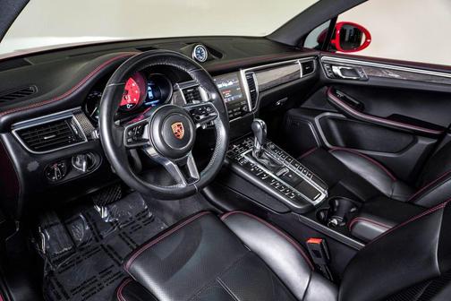 Carmine Red 2018 Porsche Macan Macan GTS