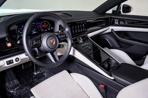 2025 Porsche Panamera 4