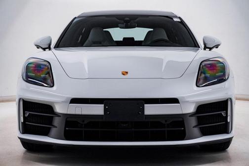 2025 Porsche Panamera 4