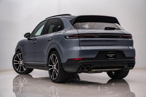 Platinum Silver Metallic 2026 Porsche Cayenne Cayenne