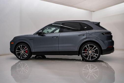 Platinum Silver Metallic 2026 Porsche Cayenne Cayenne