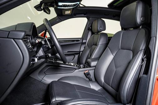 2025 Porsche Macan **PORSCHE CERTIFIED**