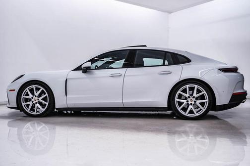 2024 Porsche Panamera 4