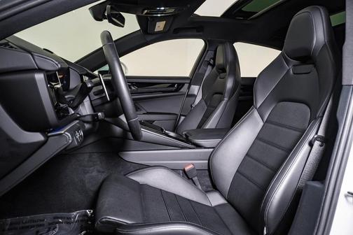 2024 Porsche Panamera 4