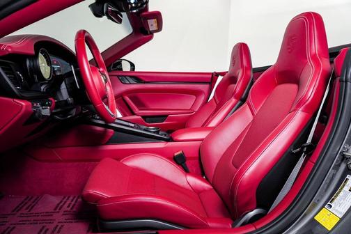 2023 Porsche 911 Carrera 4 GTS