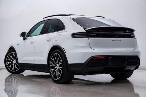 2025 Porsche Macan 4S