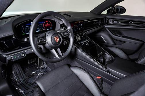 2025 Porsche Panamera 4