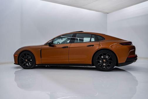 2025 Porsche Panamera 4
