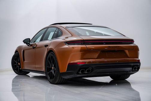 2025 Porsche Panamera 4
