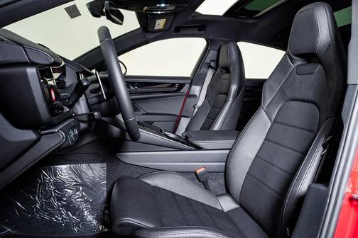 2026 Porsche Panamera 4