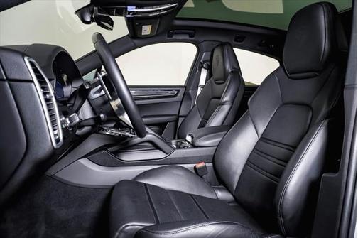 2022 Porsche Cayenne Platinum Edition