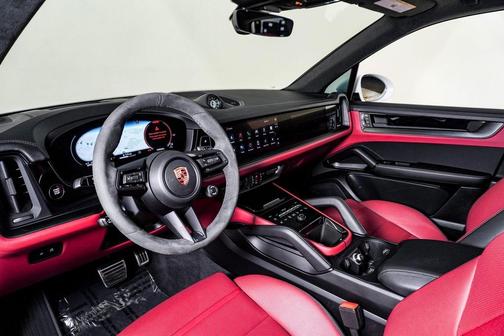 2025 Porsche Cayenne GTS