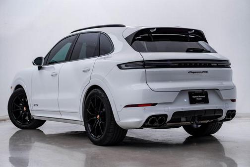 2025 Porsche Cayenne GTS