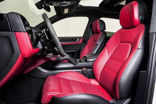 2025 Porsche Cayenne GTS