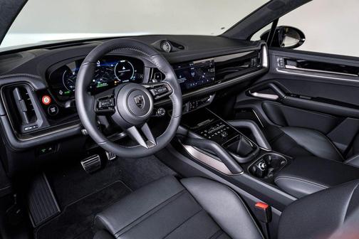 Chromite Black Metallic 2026 Porsche Cayenne Cayenne Turbo E-Hybrid