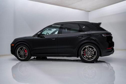 Chromite Black Metallic 2026 Porsche Cayenne Cayenne Turbo E-Hybrid
