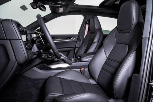 Chromite Black Metallic 2026 Porsche Cayenne Cayenne Turbo E-Hybrid