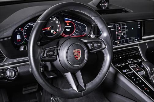 2023 Porsche Panamera 4 Platinum Edition